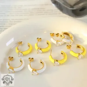 18K Gold C-Shaped Earrings with Heart-Shaped Zirconia