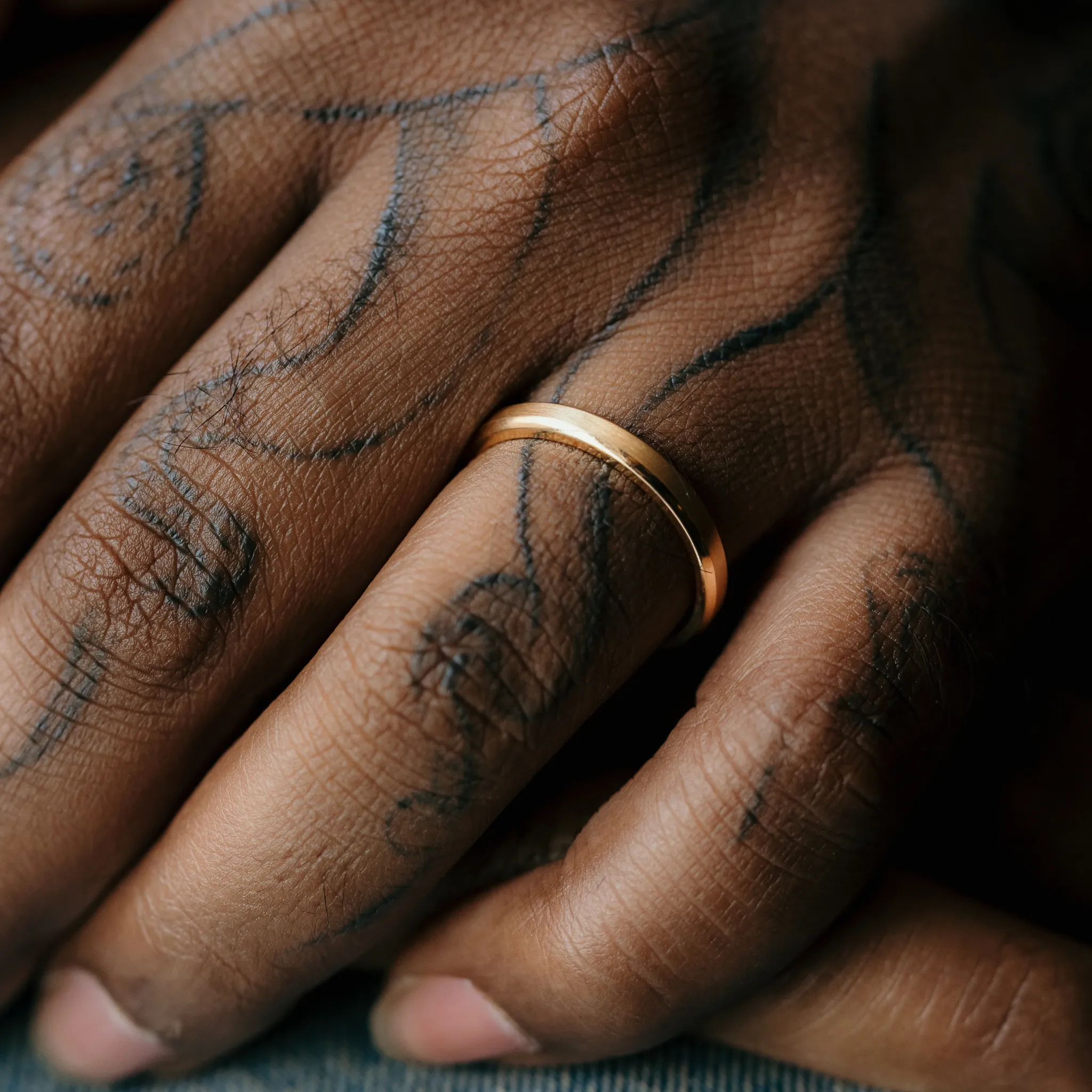 3mm Beveled Edge Men's Wedding Band In Gold