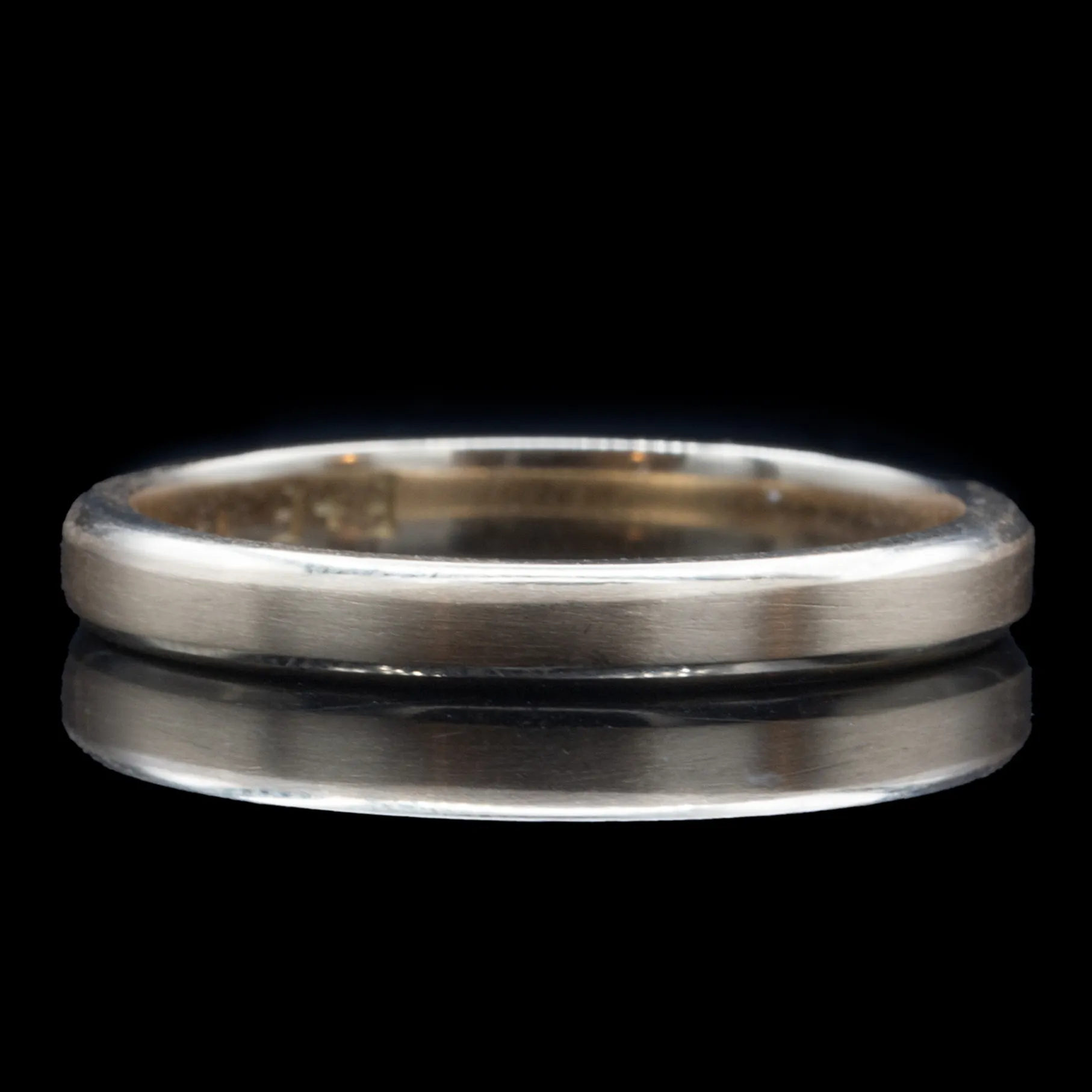 3mm Beveled Edge Men's Wedding Band In Gold