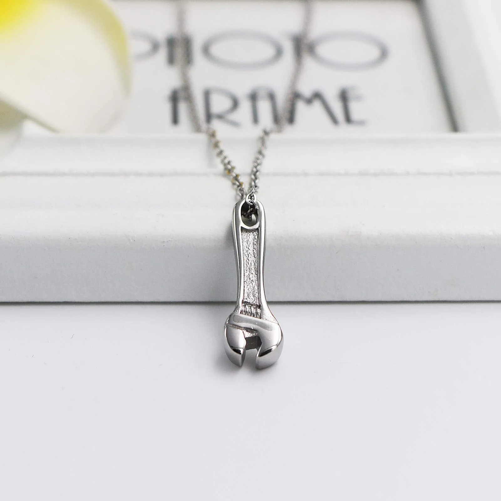 AIWENXI Cremation Jewelry for Ashes Stainless Steel Hammer Pendant Locket Keepsake Memorial Ash Jewelry Cremation Urn Necklace for Men/Women