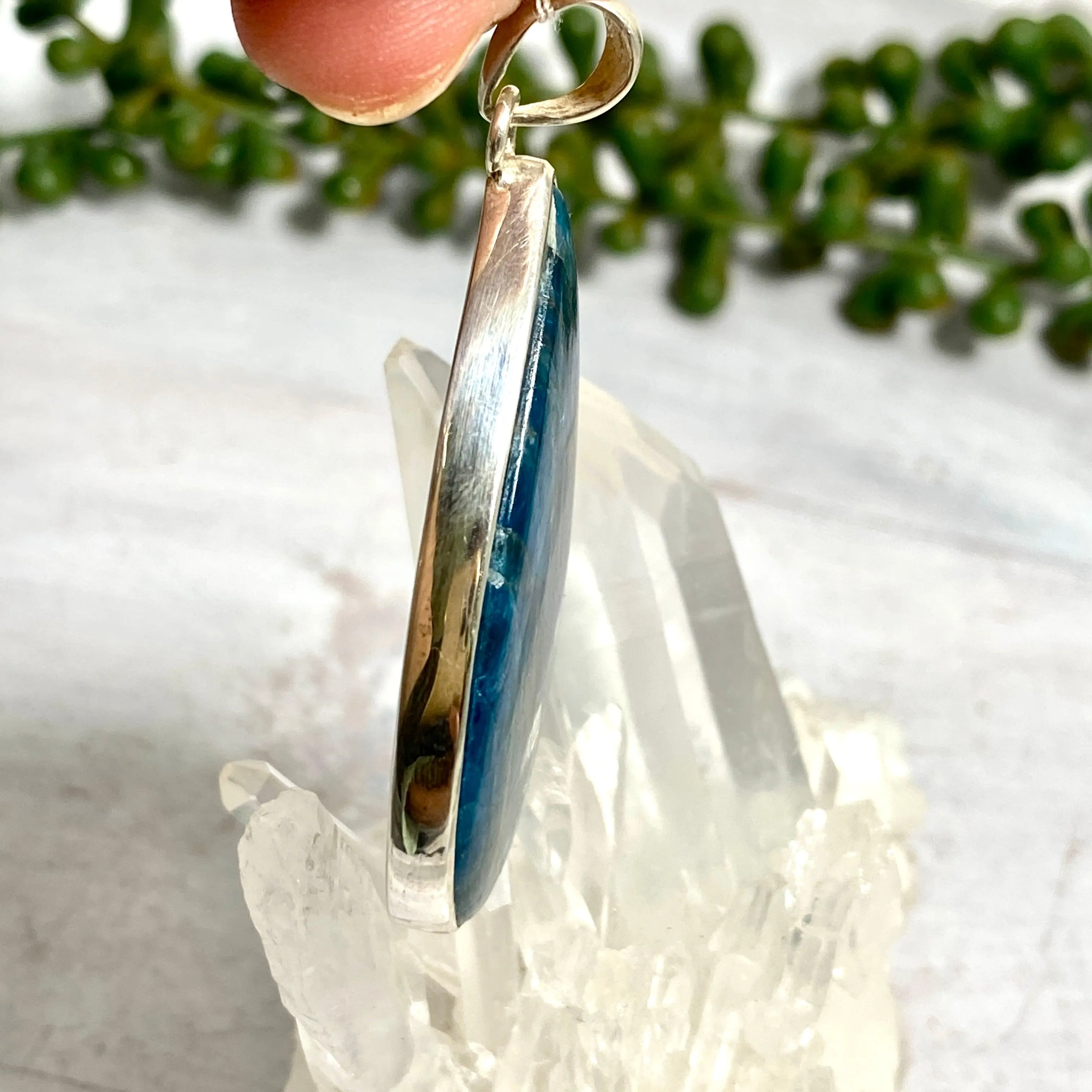 Apatite teardrop cabochon pendant KPGJ2568