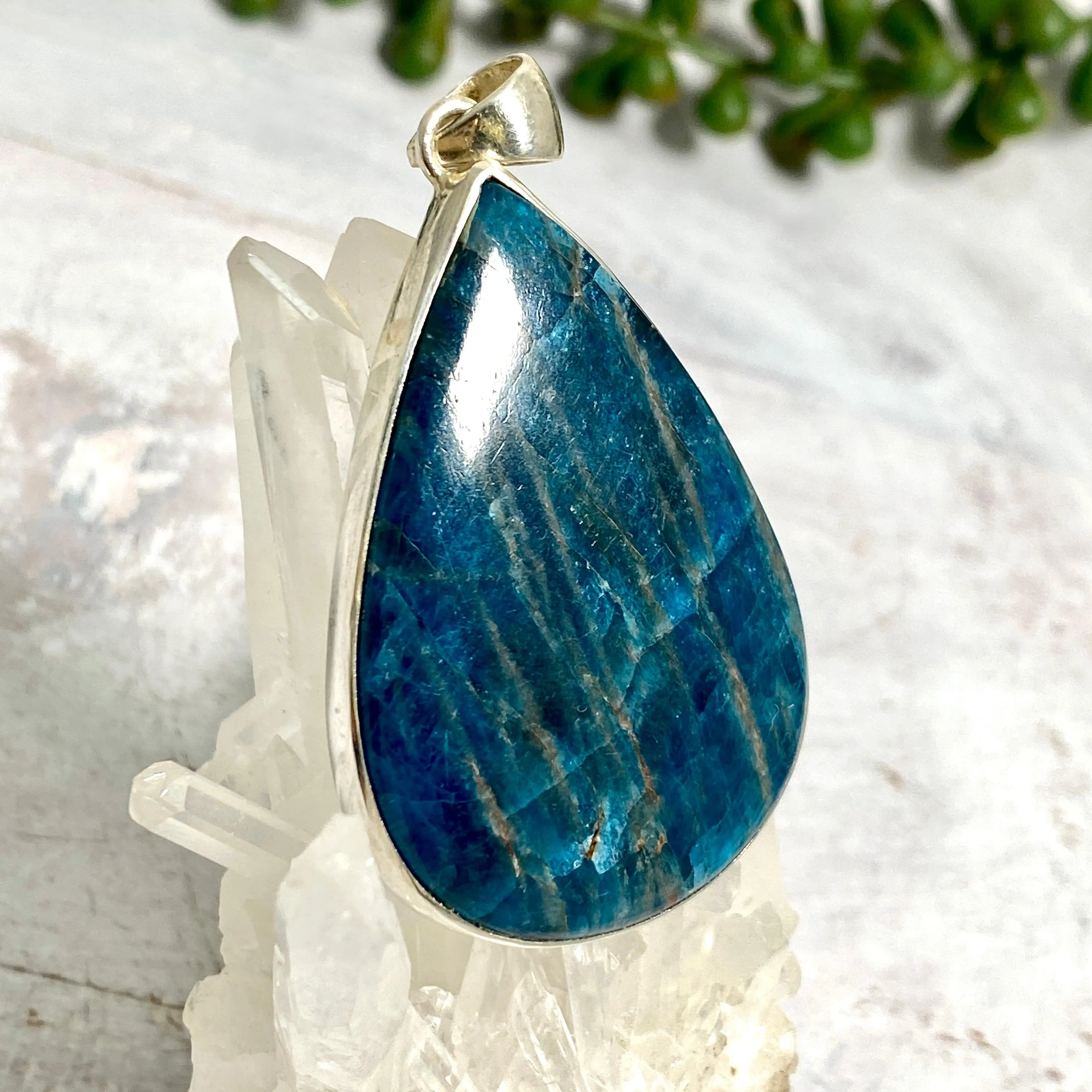 Apatite teardrop cabochon pendant KPGJ2568