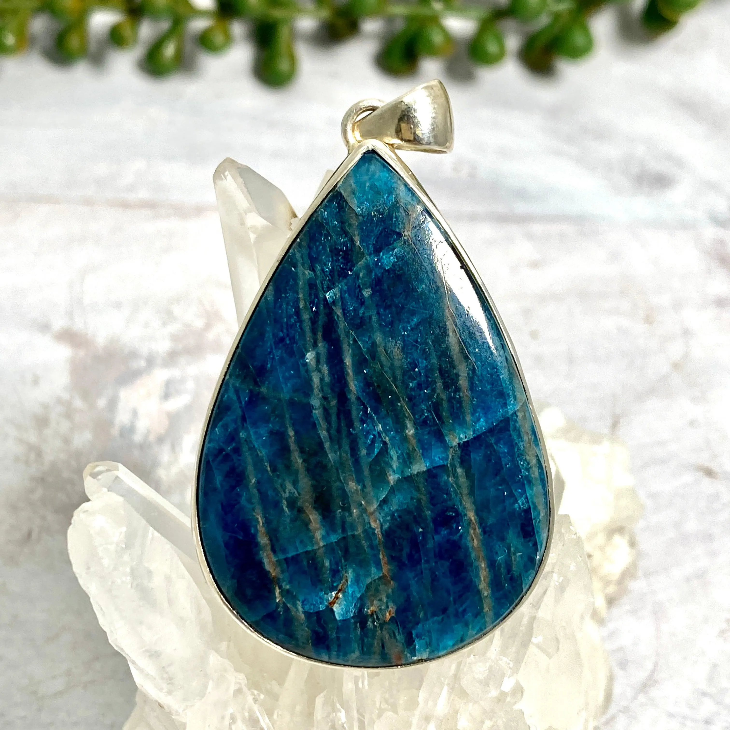 Apatite teardrop cabochon pendant KPGJ2568