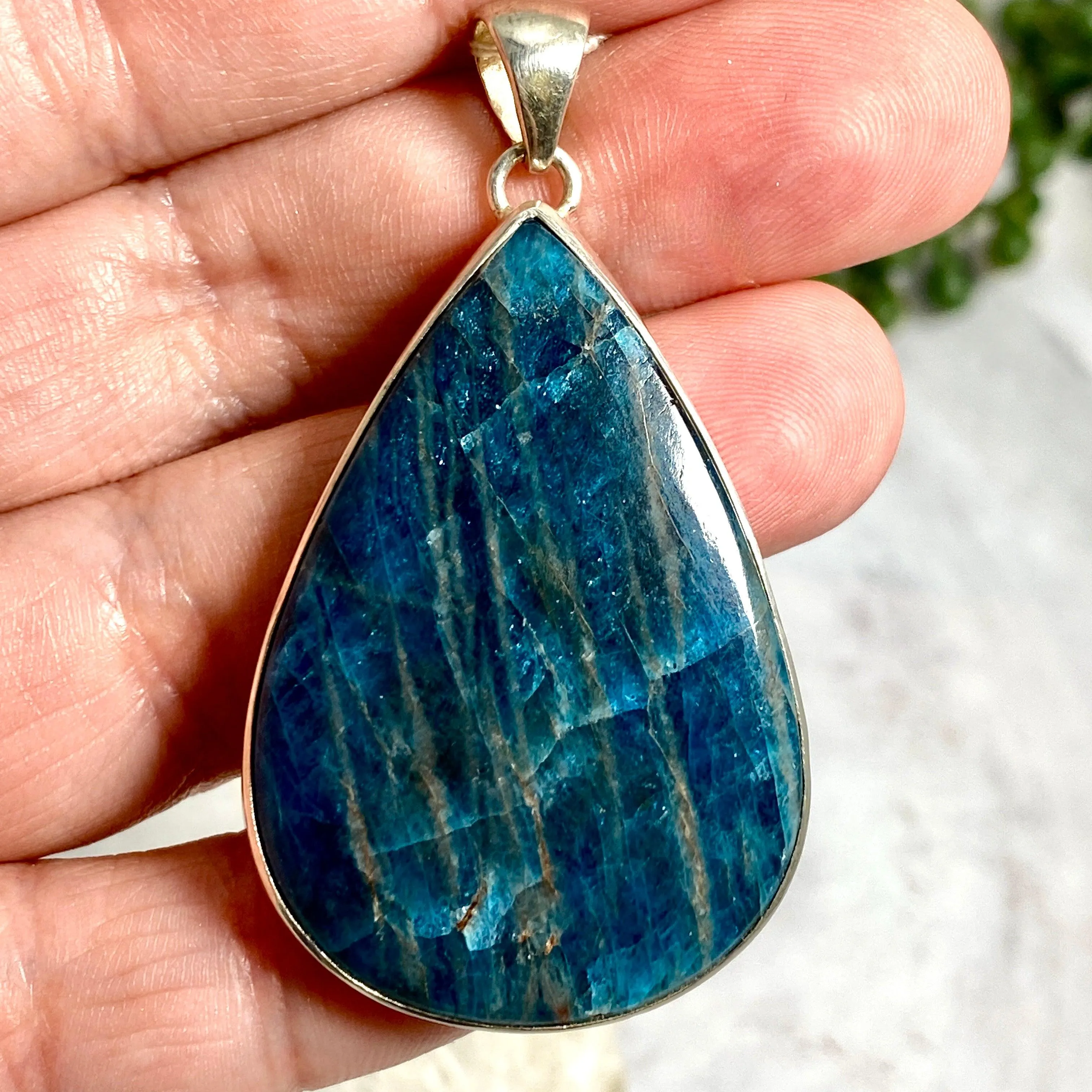 Apatite teardrop cabochon pendant KPGJ2568