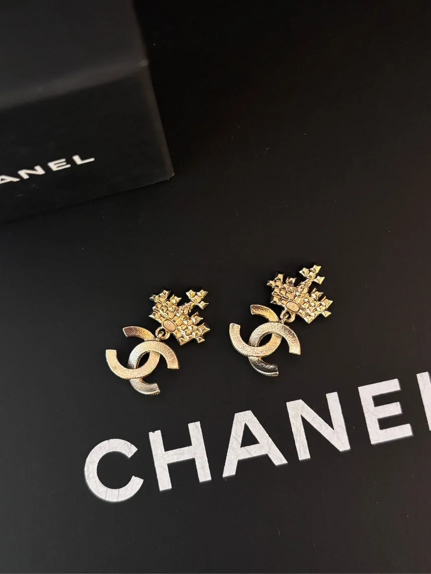 Chanel Crown CC Earrings 21A Gold