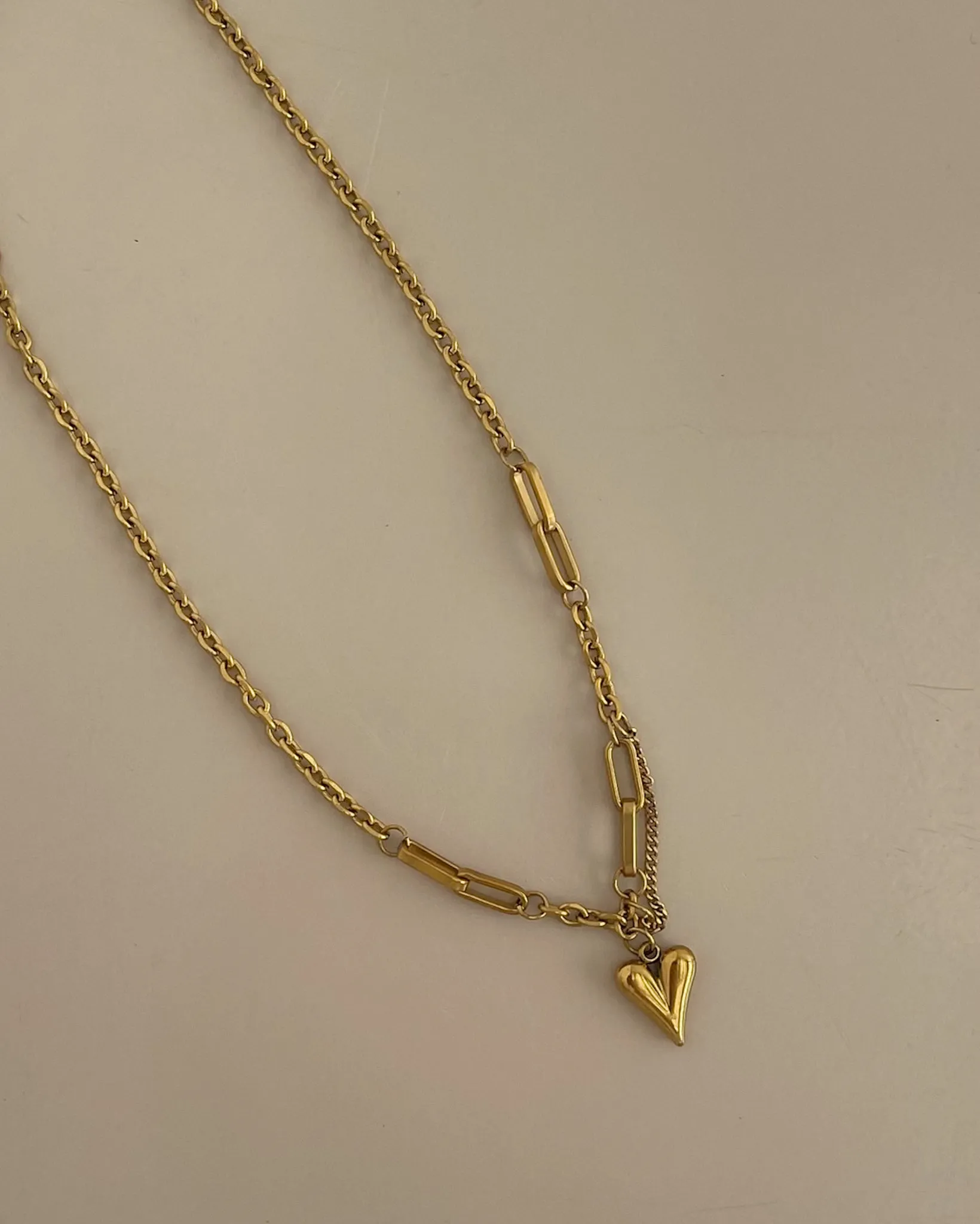 CUPID HEART CHAIN NECKLACE GOLD