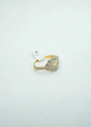 Diamond embellished yellow gold ring