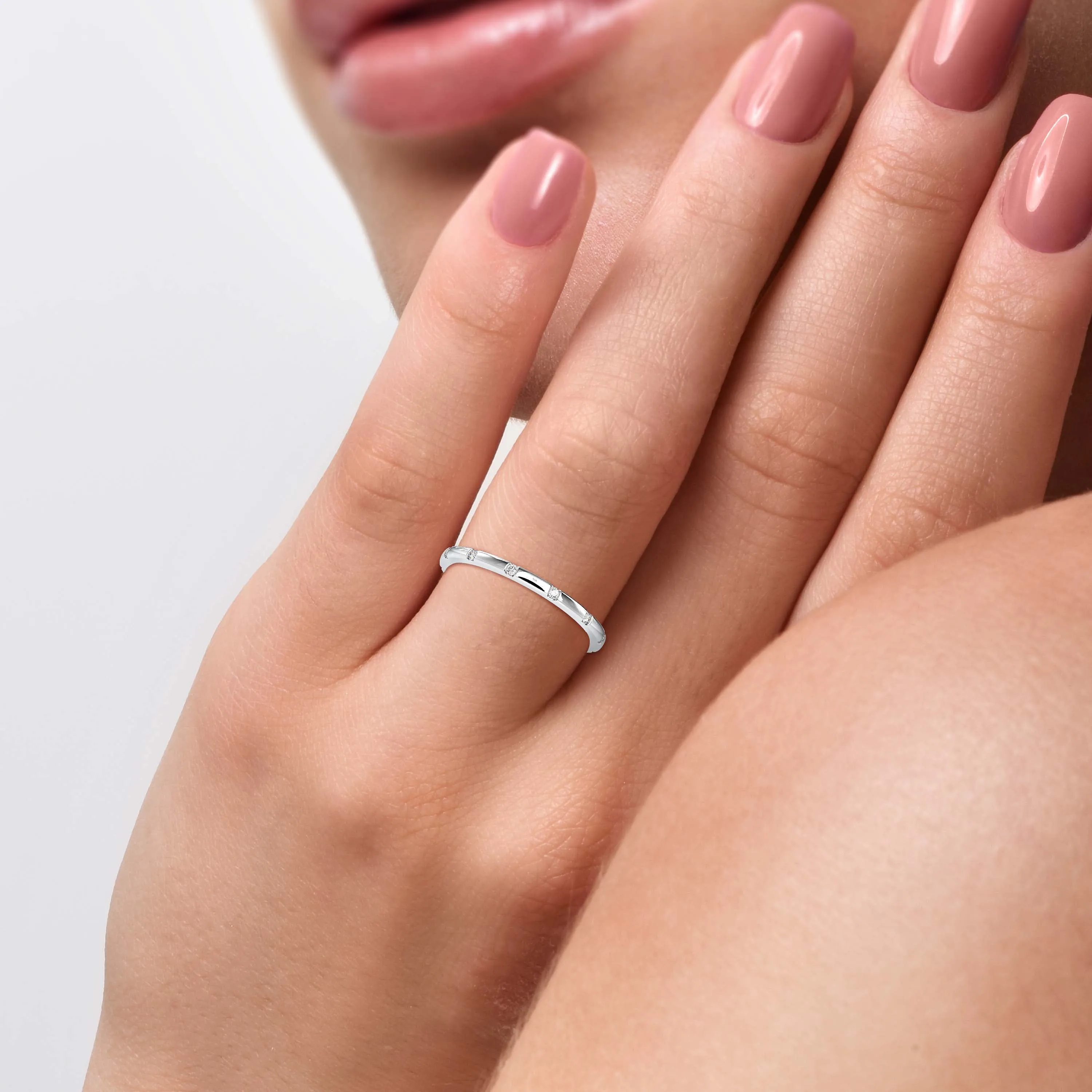 DiamondAura Flush Gold Band