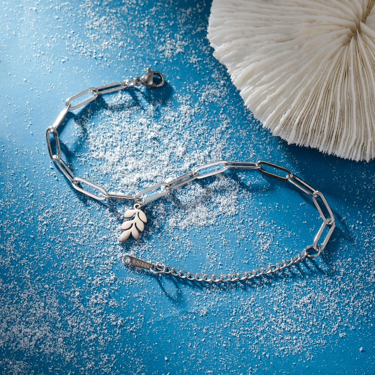 Dreamtimes Daisy Flower Anklets for Women Leaf Anklet Dainty Beach Anklet Jewelry Stainless Steel Adjustable Foot Chain Summer Boho Charm Foot Ankle Bracelet Jewelry