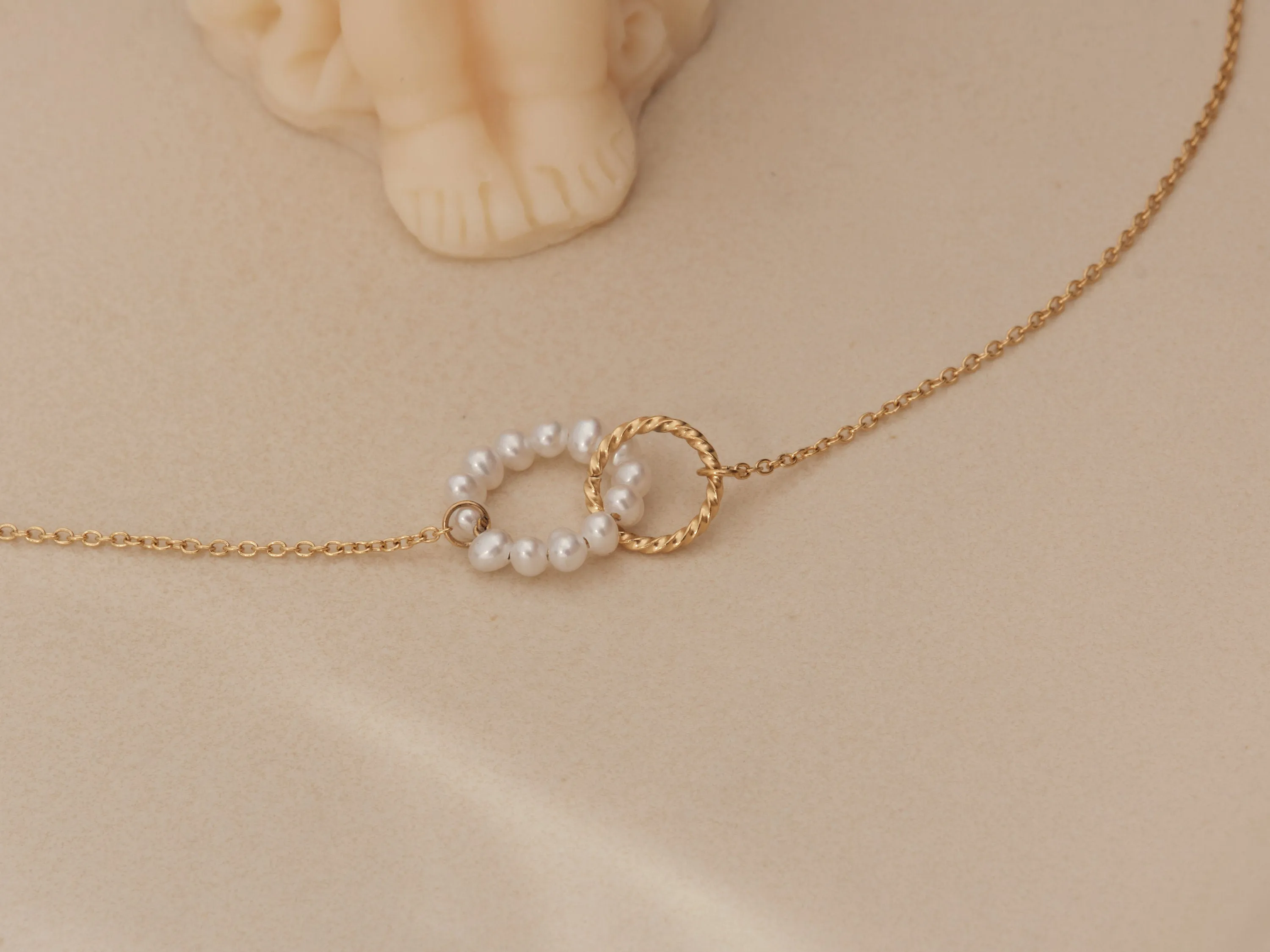 Freshwater Pearl Necklace Interlocking Circles Necklace Button Shape Pearls Beaded Linked Rings Pendant Necklace