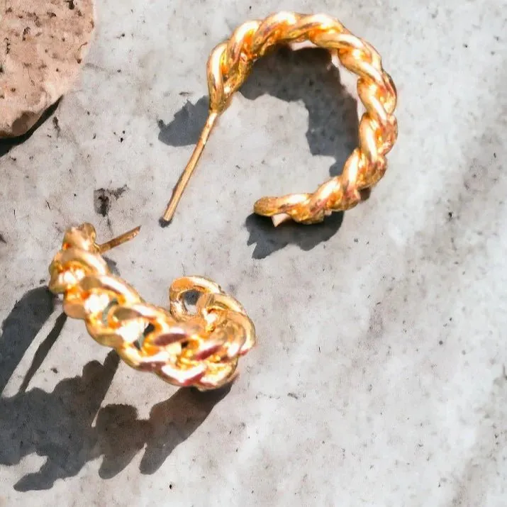 Gold Chain Hoop Earrings – Elegant & Stylish