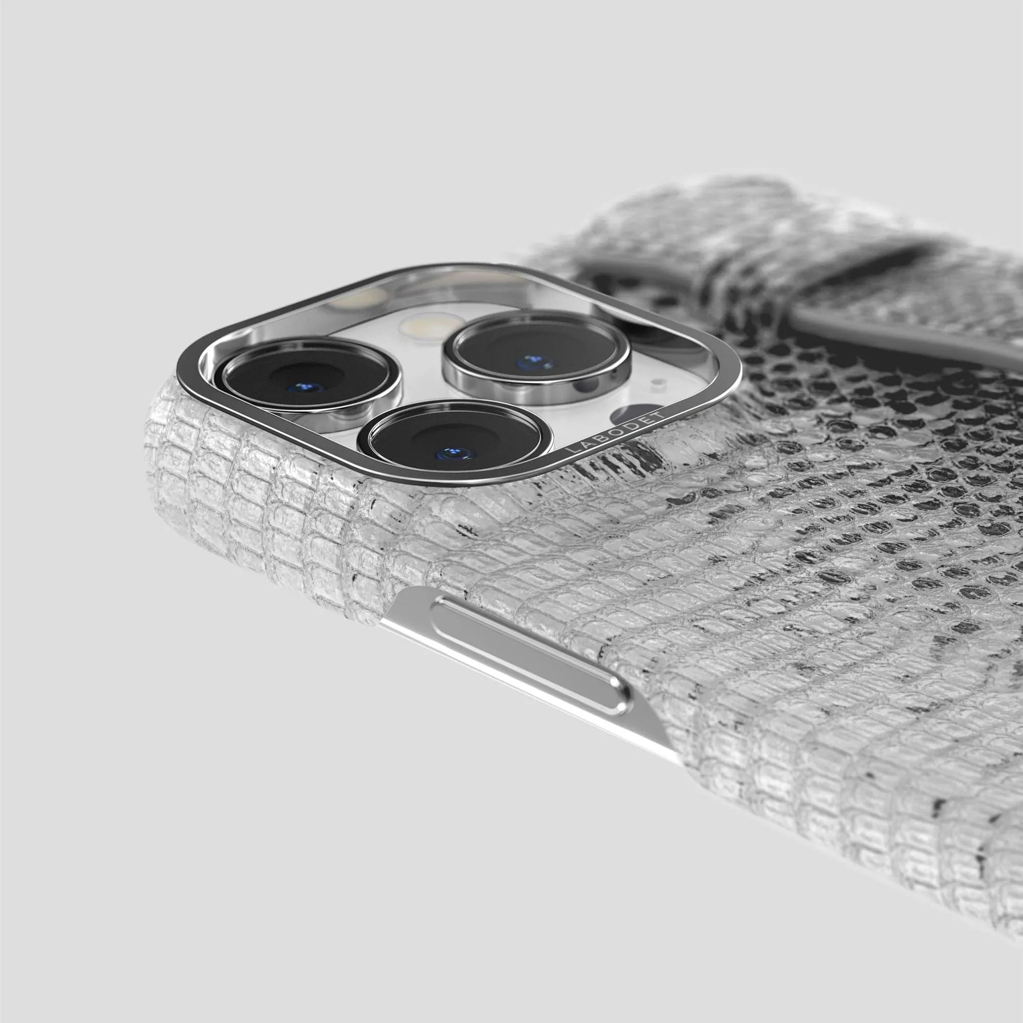 Handle Case For iPhone 15 Pro Max In Himalayan Lizard