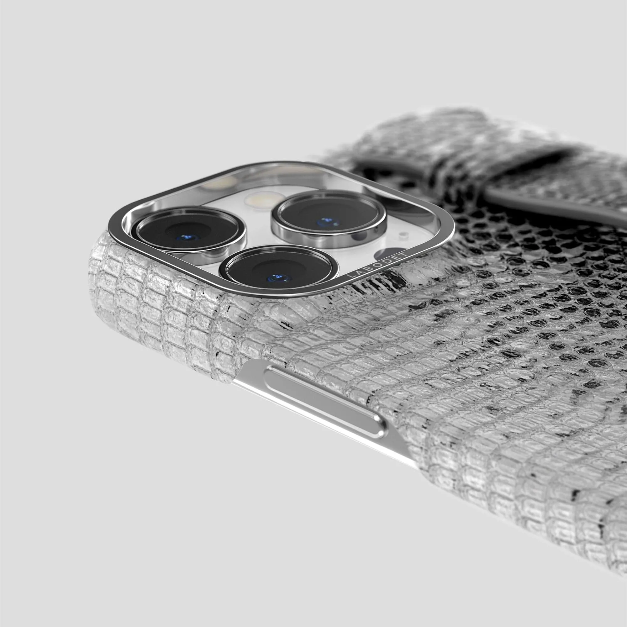 Handle Case For iPhone 15 Pro Max In Himalayan Lizard
