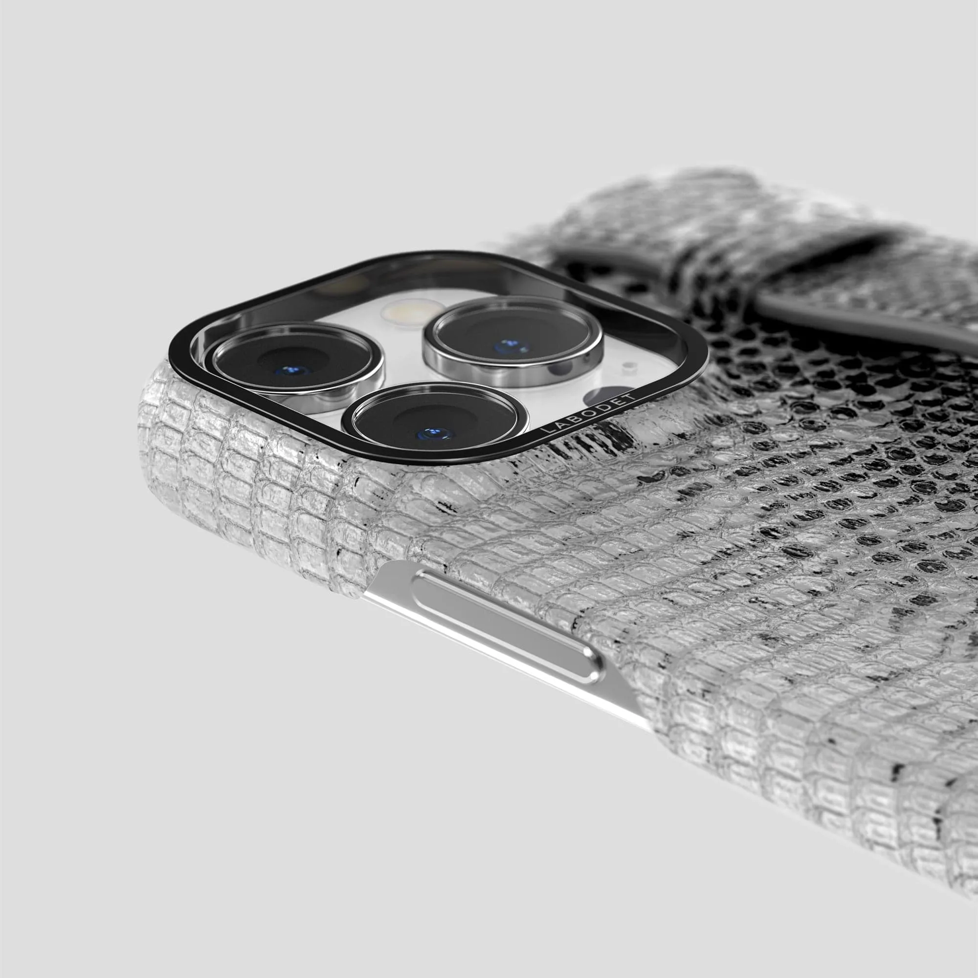 Handle Case For iPhone 15 Pro Max In Himalayan Lizard