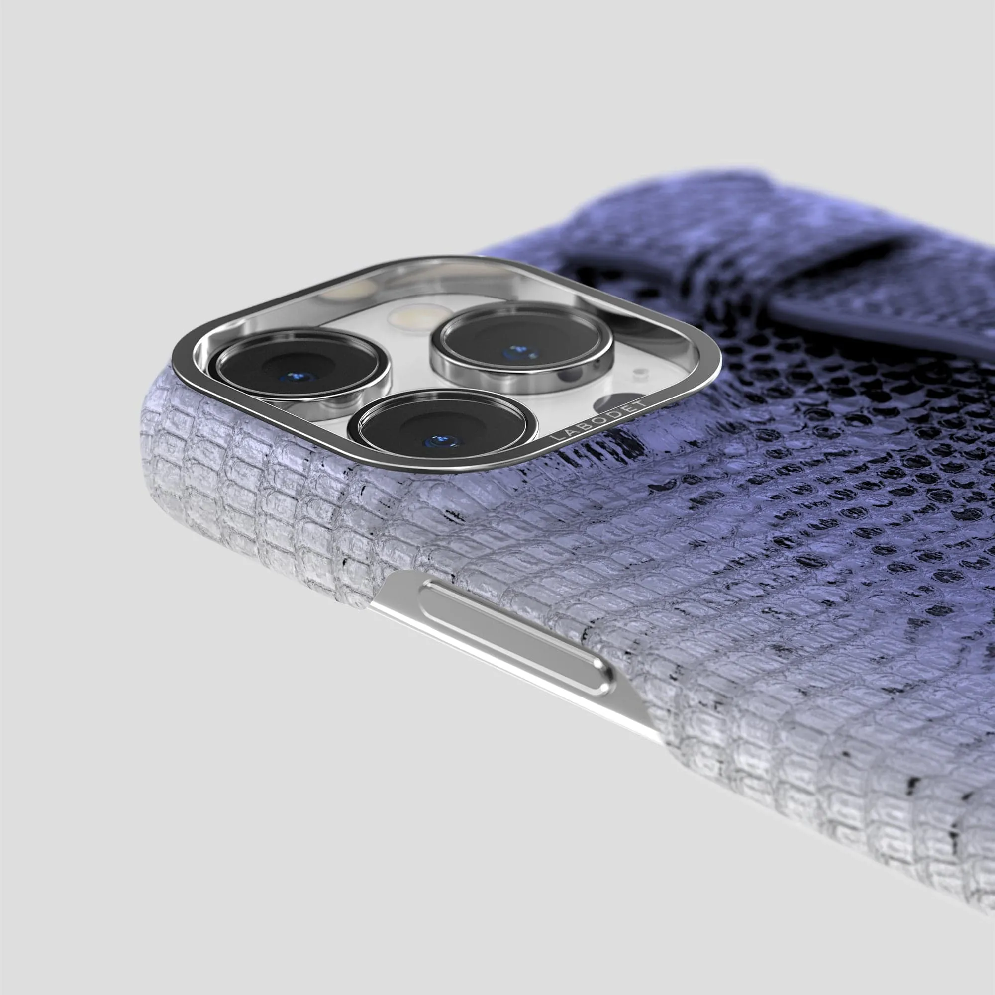 Handle Case For iPhone 15 Pro Max In Himalayan Lizard