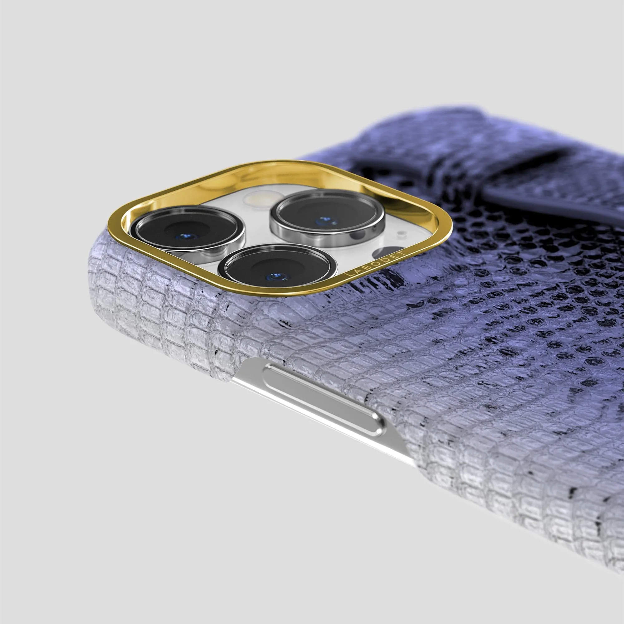 Handle Case For iPhone 15 Pro Max In Himalayan Lizard