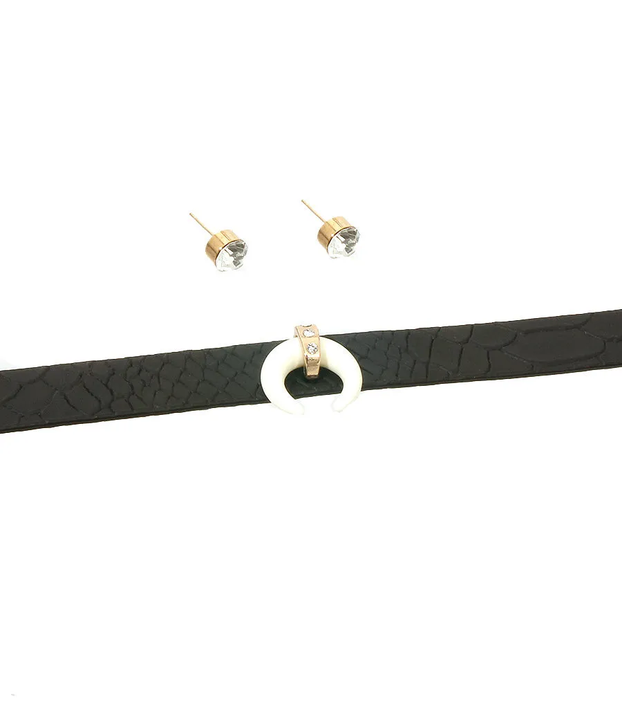 Horn Pendant Choker