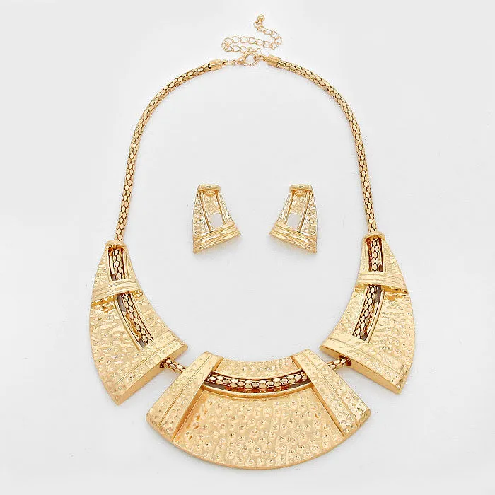iLLASPARKZ Hammered Metal Bar Statement Collar Necklace