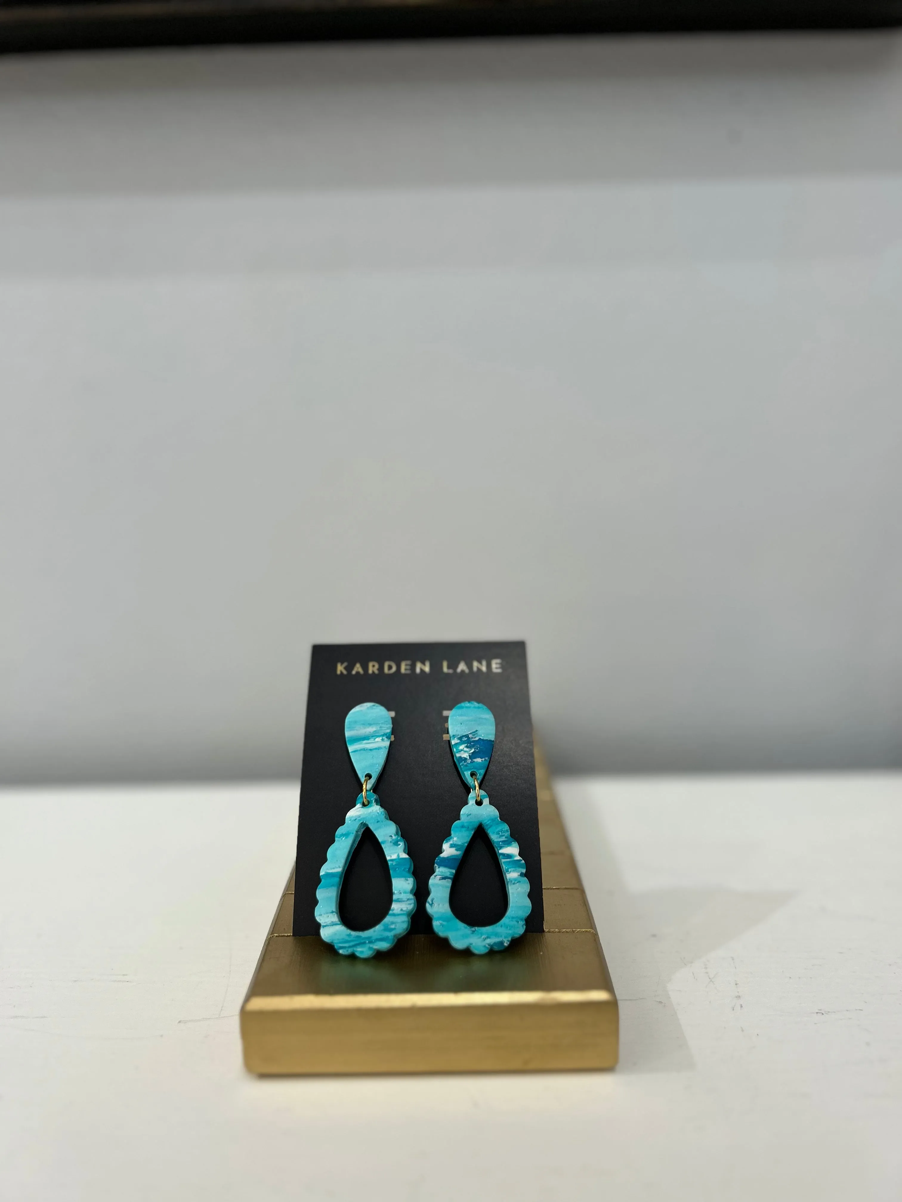 Marble Scallop Edge Teardrop Earrings