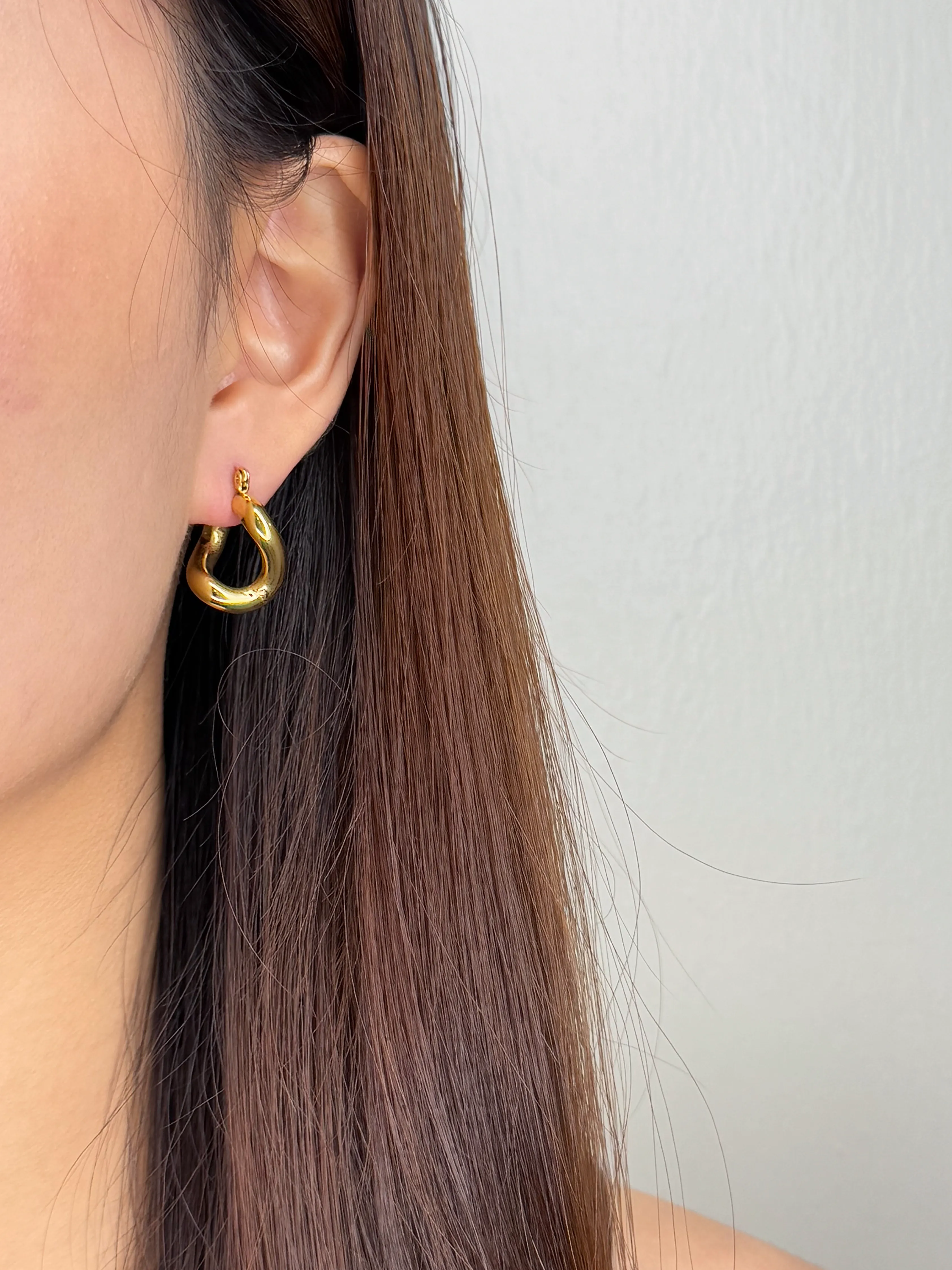 Myla Wavy Hoop Earrings