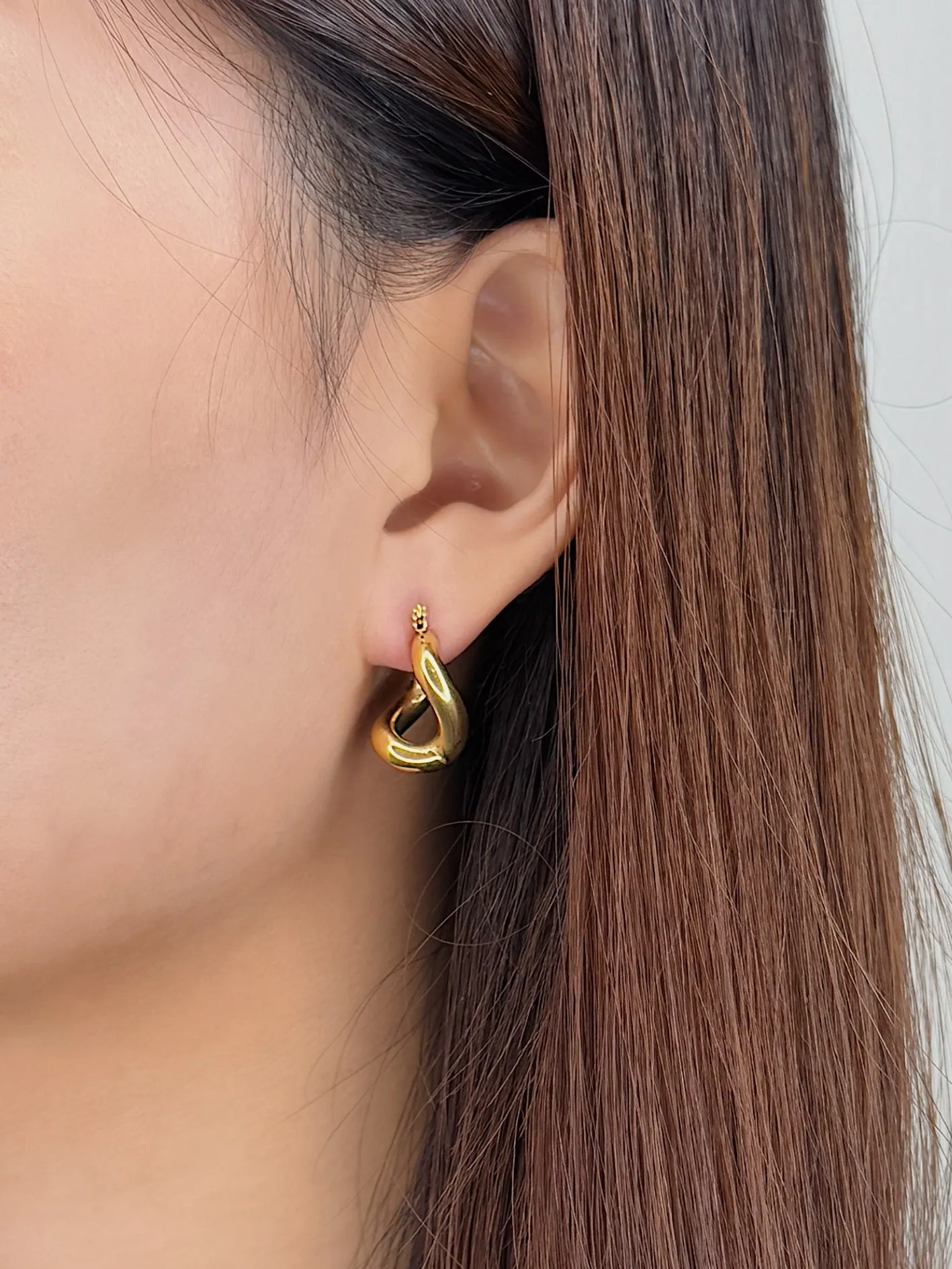 Myla Wavy Hoop Earrings