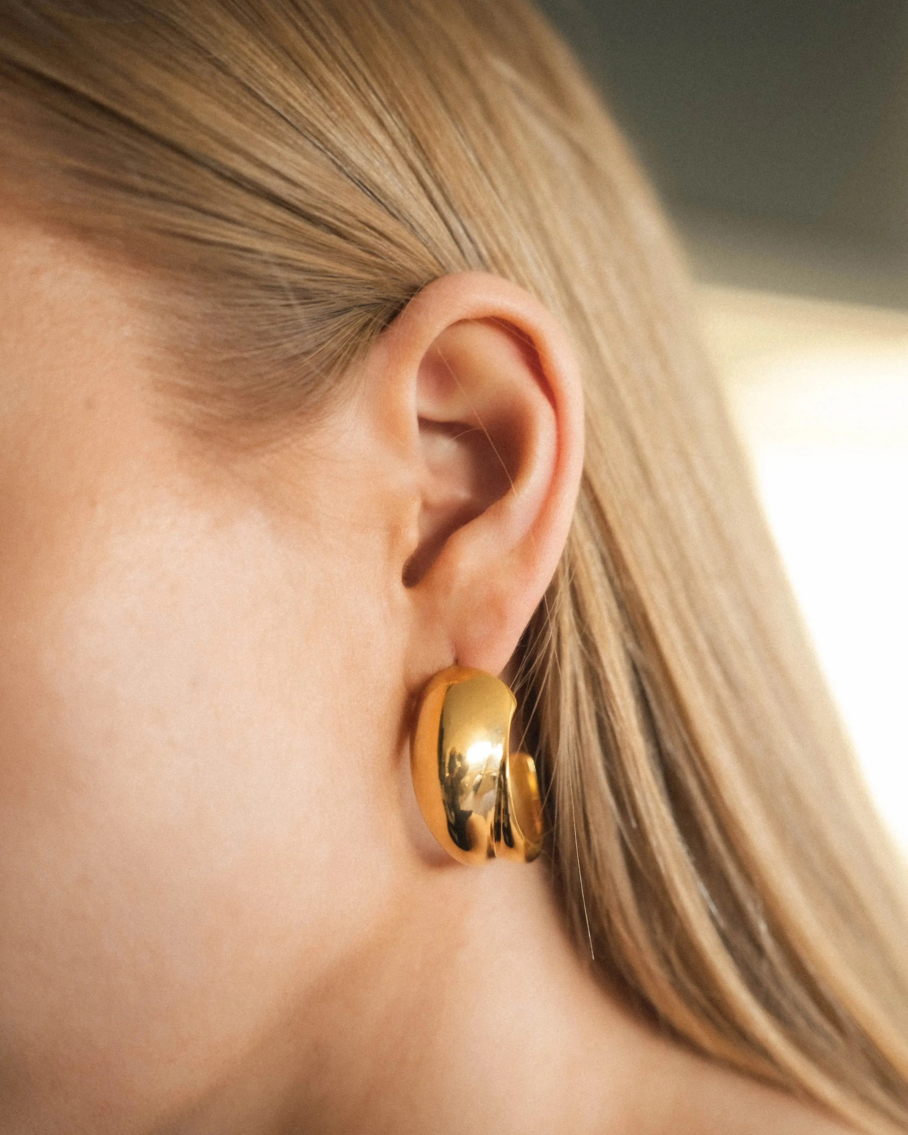 Open Hoop Earrings – Sophistication in a Timeless Jewel