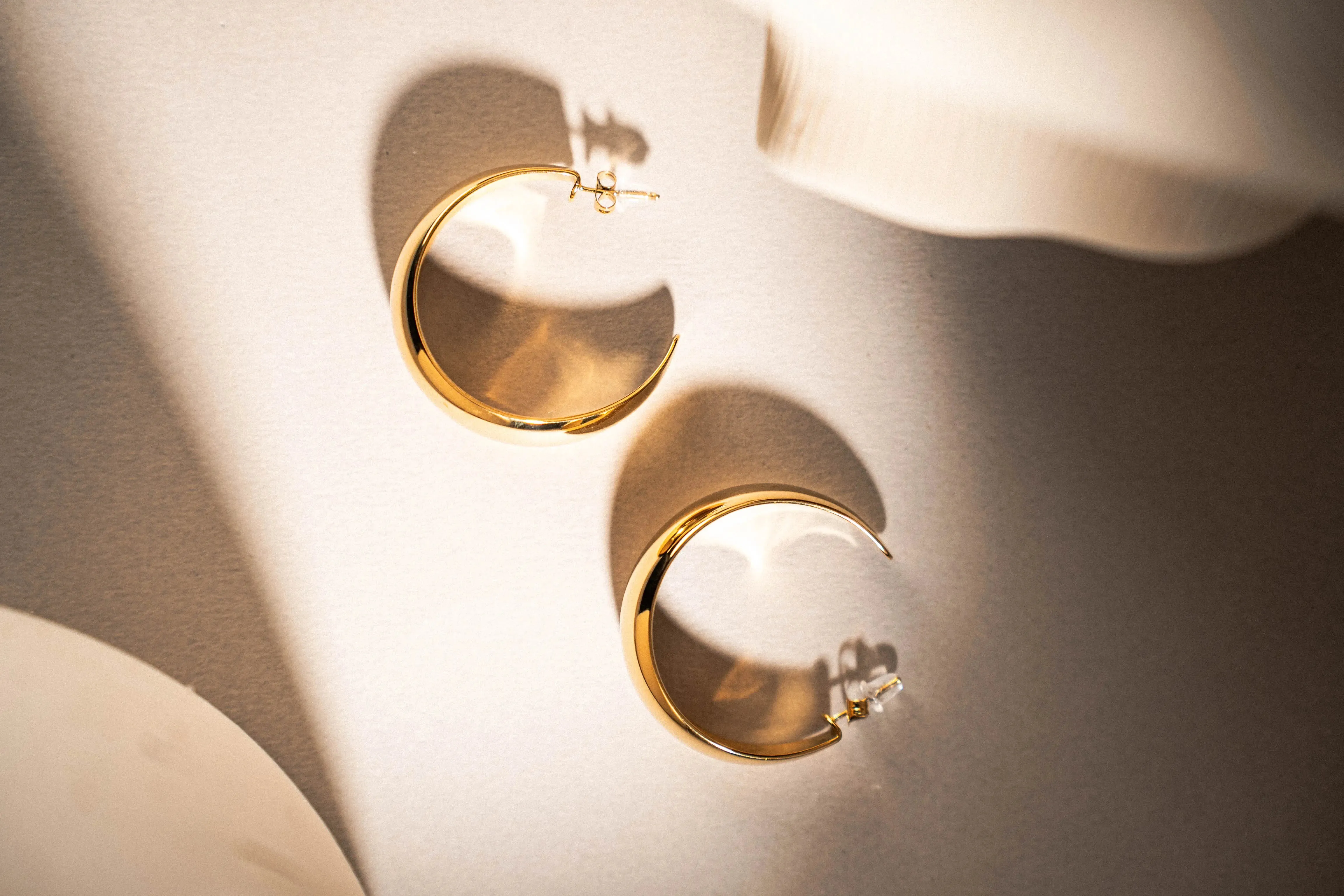Open Hoop Earrings – Sophistication in a Timeless Jewel