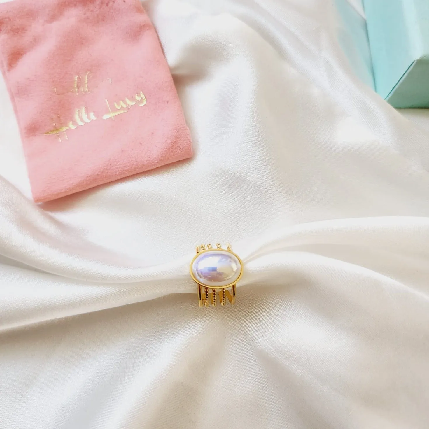 Oval Throb Ring