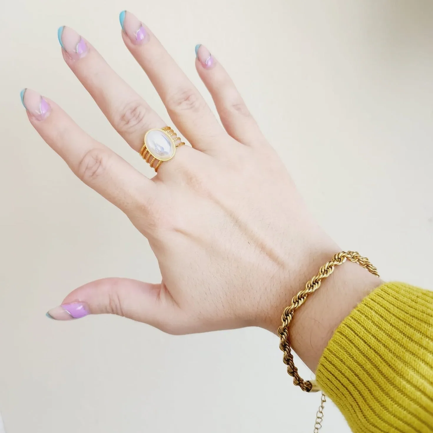 Oval Throb Ring