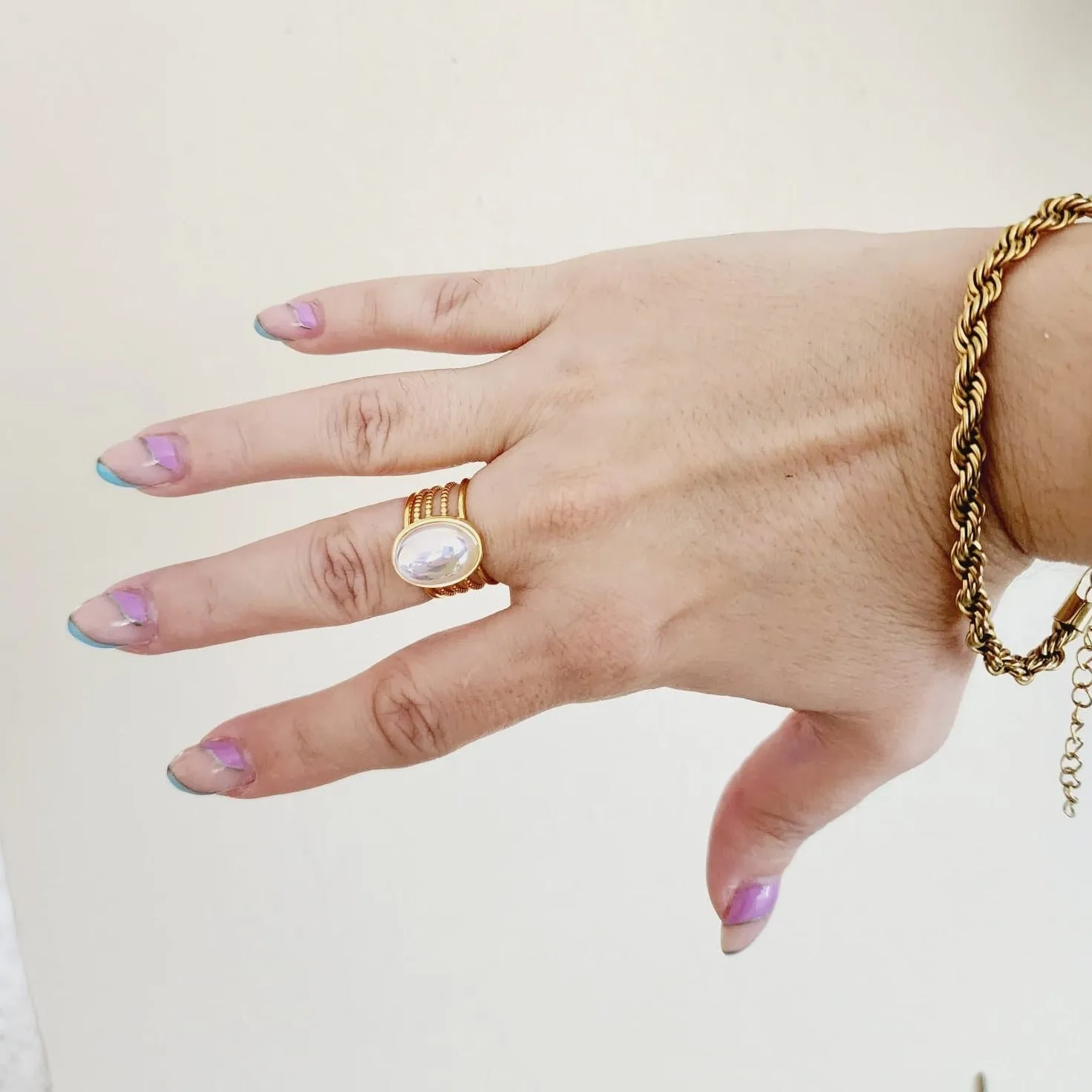 Oval Throb Ring