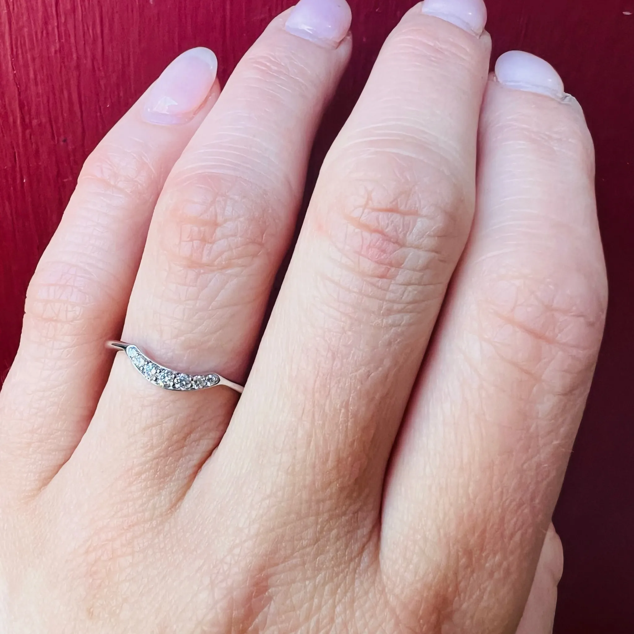 Sparkling Diamond Nesting Band in Recycled Gold