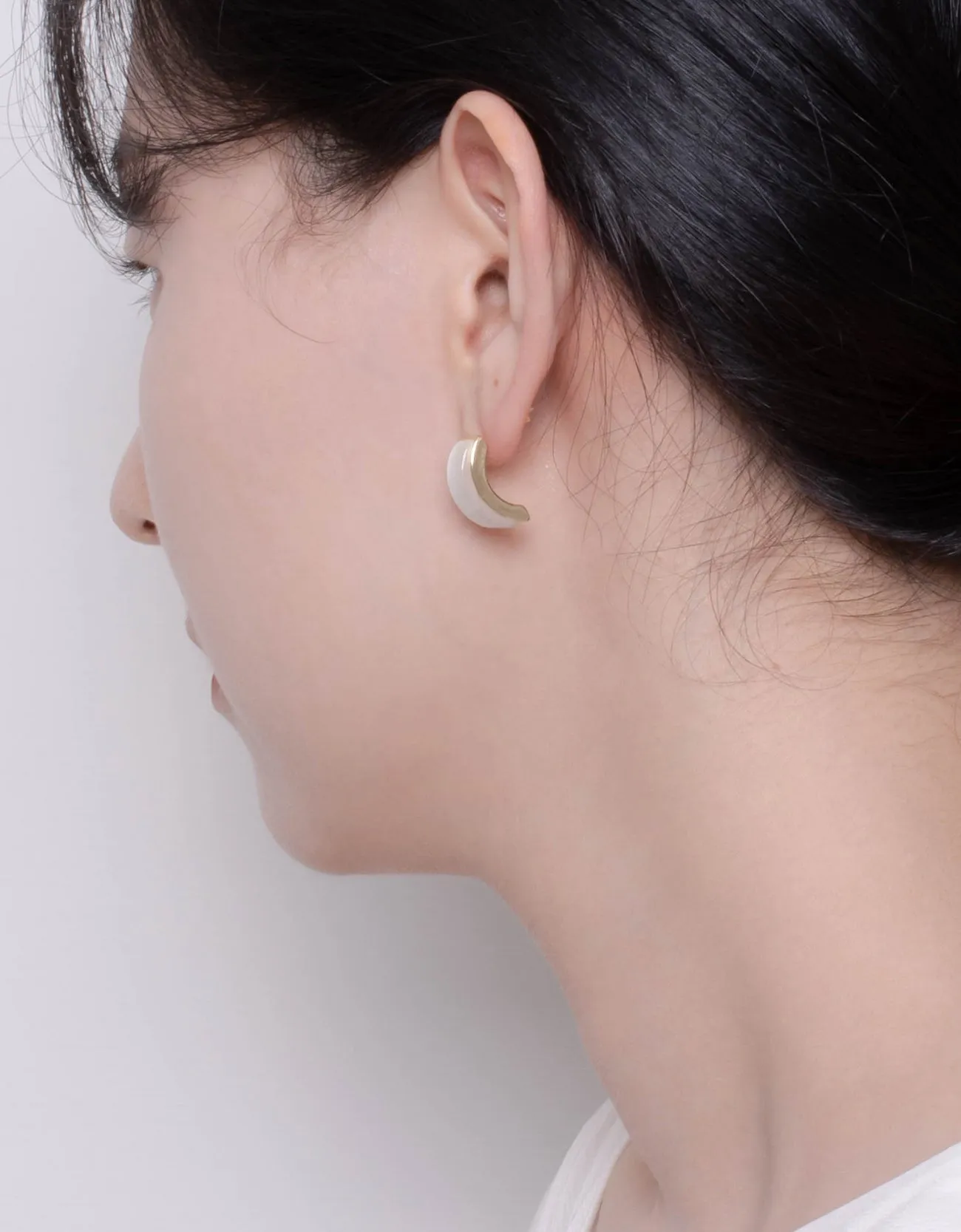 Vintage Charm Resin Studs 18k Gold Plated Stylish Design