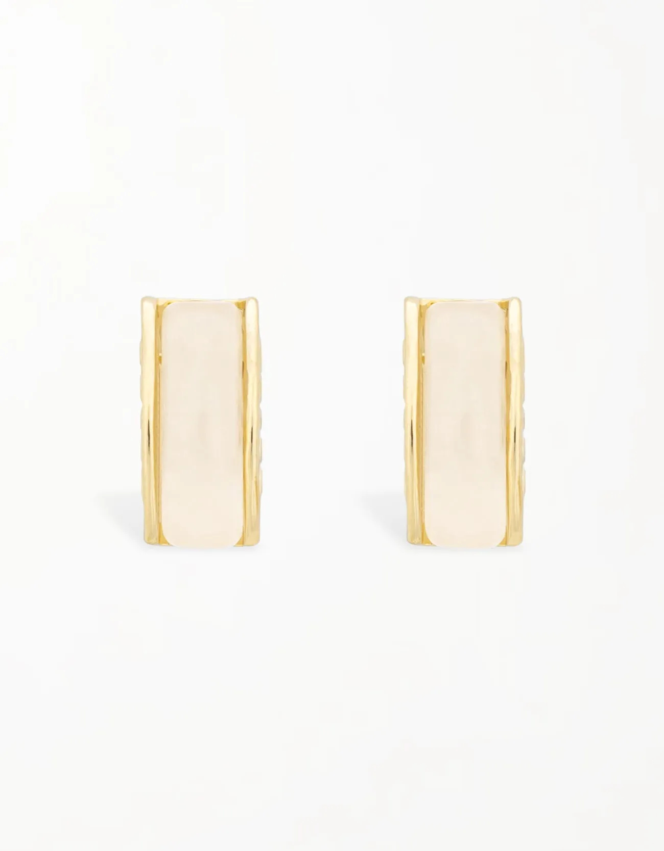 Vintage Charm Resin Studs 18k Gold Plated Stylish Design
